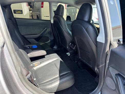 Used 2024 Tesla Model Y Performance image 12