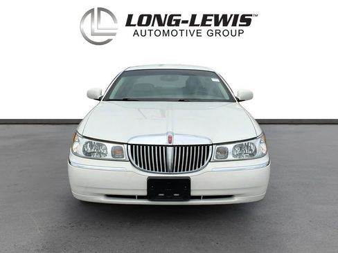 Used 2002 Lincoln Town Car Signature RWD image 11