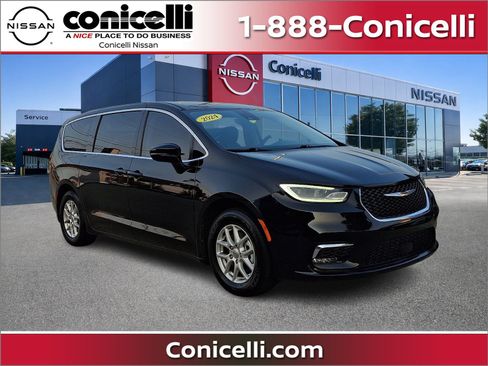 Used 2024 Chrysler Pacifica Touring-L FWD image 1