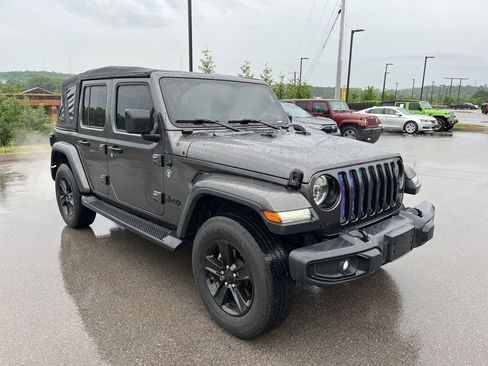 Used 2020 Jeep Wrangler Unlimited Sahara AWD/4WD image 7