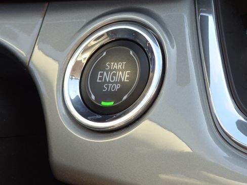 Used 2025 Chevrolet Trax LT FWD image 9