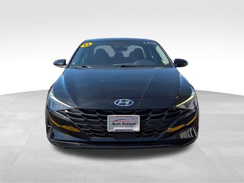 Used 2023 Hyundai Elantra SEL w/ Convenience Package FWD image 2