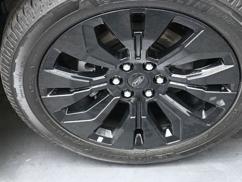 Used 2025 Ford Expedition Platinum w/ Stealth Appearance Package AWD/4WD image 32