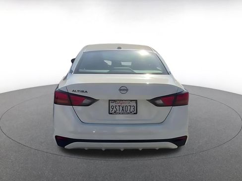 Used 2025 Nissan Altima 2.5 SV FWD image 12