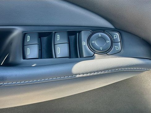 Used 2024 Buick Enclave Essence w/ Technology Package FWD image 17