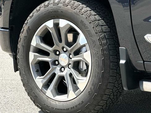 Used 2023 Chevrolet Silverado 1500 High Country w/ Technology Package AWD/4WD image 11