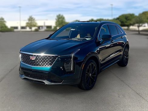 Used 2025 Cadillac XT4 Premium Luxury w/ LPO, ONYX Package AWD/4WD image 3