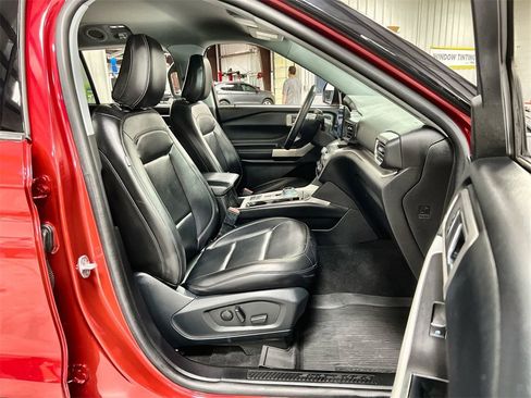Used 2022 Ford Explorer XLT w/ Equipment Group 202A image 29