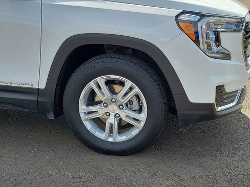 Used 2023 GMC Terrain SLE w/ Driver Convenience Package image 5