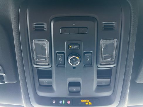 Used 2023 GMC Yukon XL SLT image 37