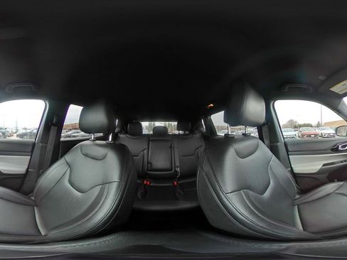 Used 2025 Jeep Compass Limited image 43