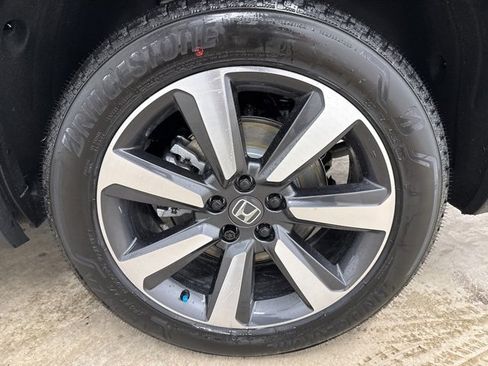 New 2025 Honda Pilot Touring image 13