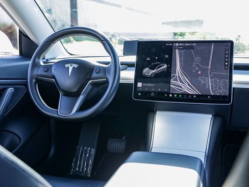 Used 2018 Tesla Model 3 Long Range image 24