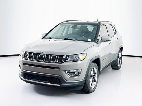 Used 2020 Jeep Compass Limited FWD image 3