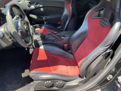 Used 2016 Nissan 370Z NISMO RWD image 4