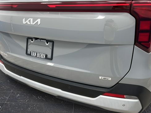 Used 2025 Kia Carnival EX FWD image 39