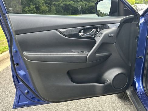 Used 2018 Nissan Rogue SL FWD image 12