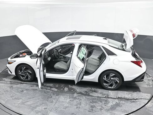 Used 2025 Hyundai Elantra Limited FWD image 58