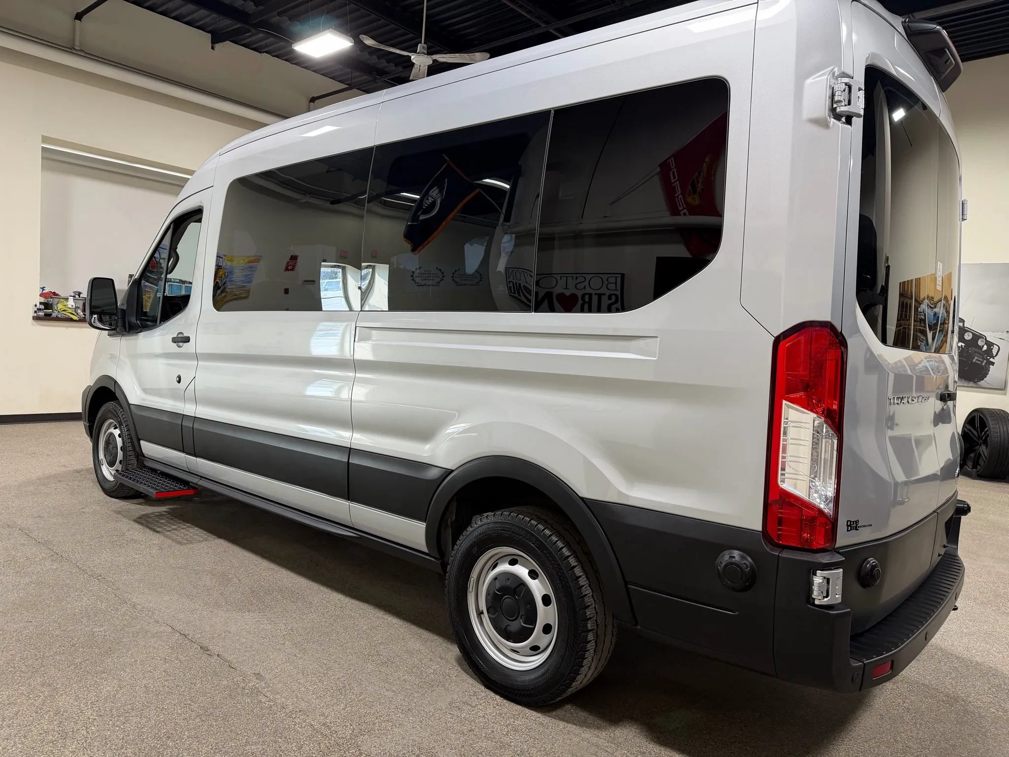 Used 2020 Ford Transit 250 Medium Roof RWD image 21