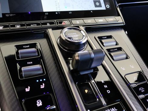 Used 2025 Aston Martin V8 Vantage Coupe image 22