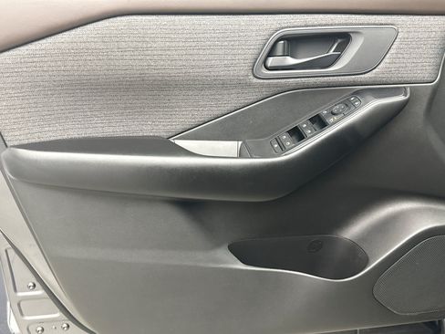 Used 2023 Nissan Rogue S AWD/4WD image 9