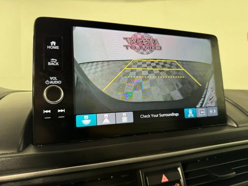 Used 2025 Honda Pilot EX-L image 18