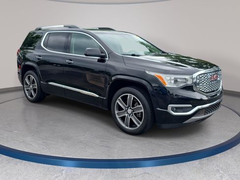 Used 2017 GMC Acadia Denali w/ Technology Package FWD image 3