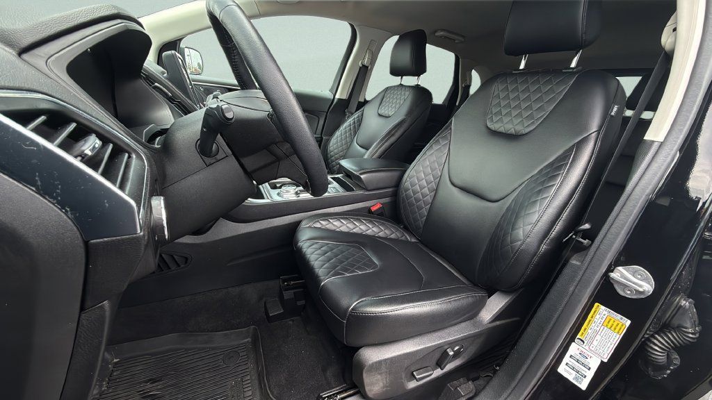 Certified 2024 Ford Edge Titanium AWD/4WD image 5