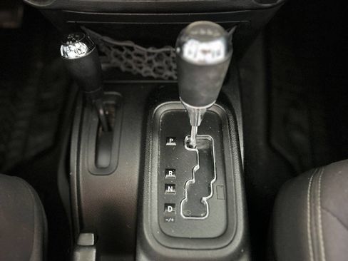 Used 2013 Jeep Wrangler Unlimited Sahara w/ Max Tow Pkg AWD/4WD image 72