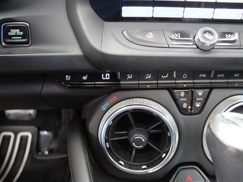 Used 2017 Chevrolet Camaro LT RWD image 27