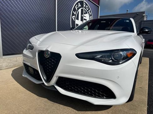 Used 2023 Alfa Romeo Giulia Veloce AWD/4WD image 18