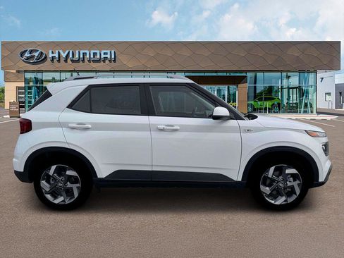 New 2026 Hyundai Venue SEL image 9