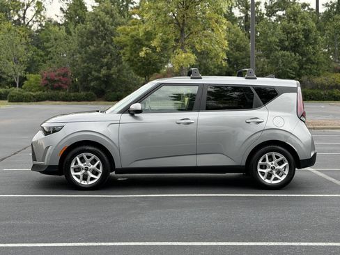 Used 2023 Kia Soul LX w/ LX Technology Package FWD image 4