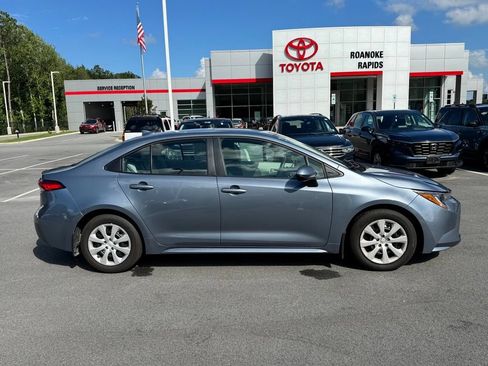 Used 2025 Toyota Corolla LE FWD image 9