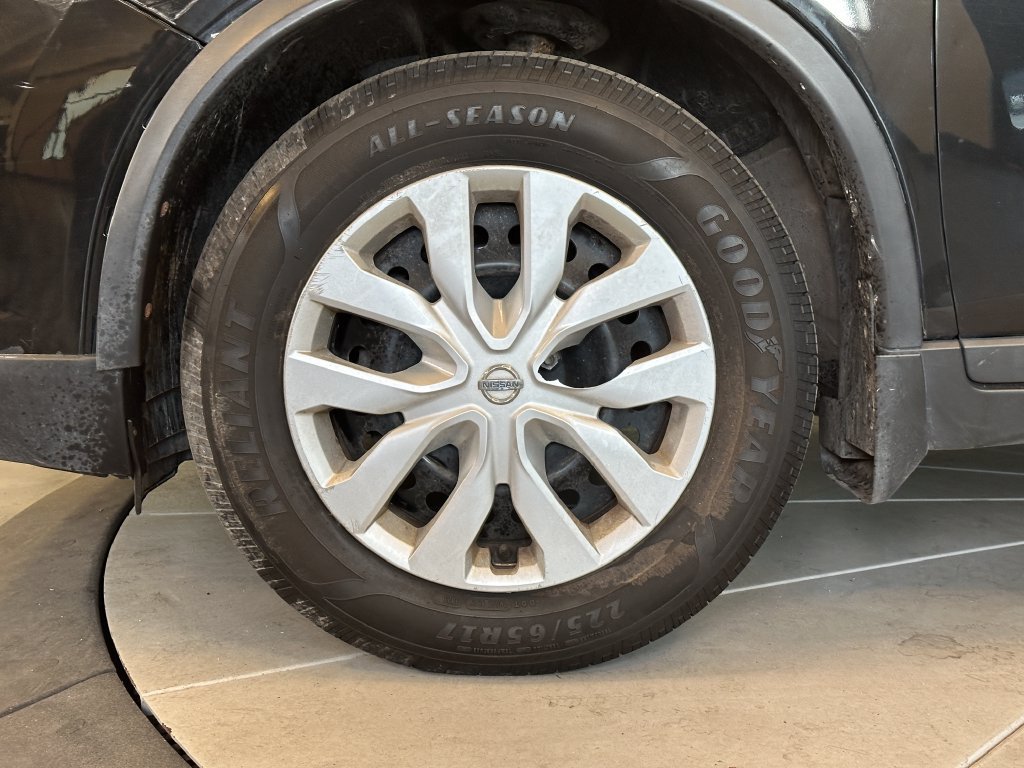 Used 2019 Nissan Rogue S FWD image 25