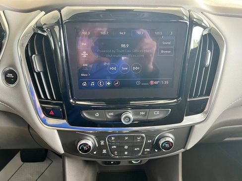 Used 2020 Chevrolet Traverse LT image 21