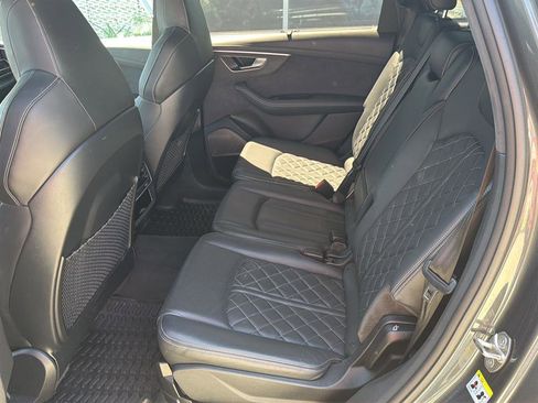 Used 2023 Audi SQ7 Prestige AWD/4WD image 9