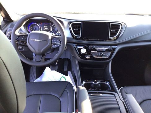 New 2026 Chrysler Pacifica Limited w/ S Appearance Package image 12