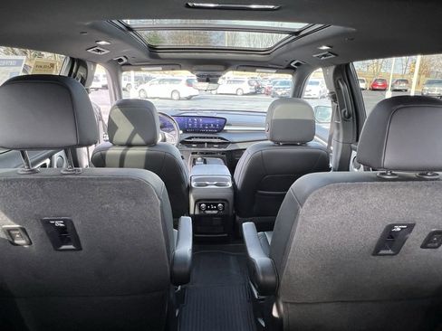 Certified 2025 Buick Enclave Avenir image 22