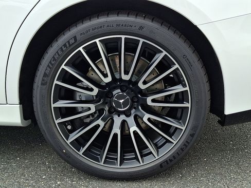 New 2026 Mercedes-Benz E 53 AMG e 4MATIC Sedan image 5