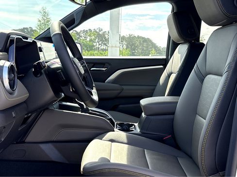 Used 2026 Chevrolet Colorado ZR2 image 15