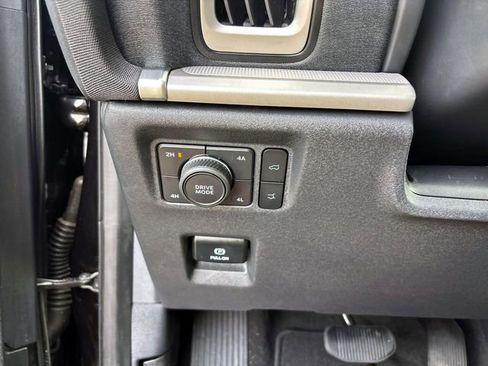 Used 2025 Ford Expedition Active image 21