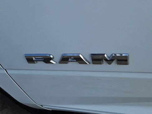 Used 2023 RAM 2500 Laramie AWD/4WD image 16