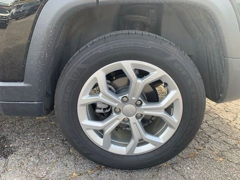 Used 2024 Jeep Compass Latitude image 29