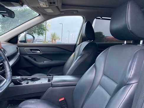 Used 2021 Nissan Rogue SV w/ Premium Package image 10