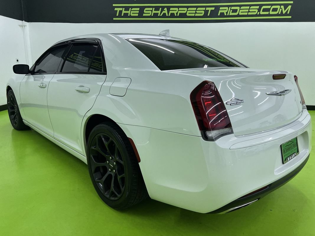 Used 2019 Chrysler 300 Touring w/ Sport Appearance Package RWD image 7