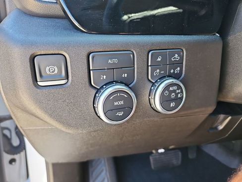 Used 2025 GMC Sierra 1500 SLT image 18