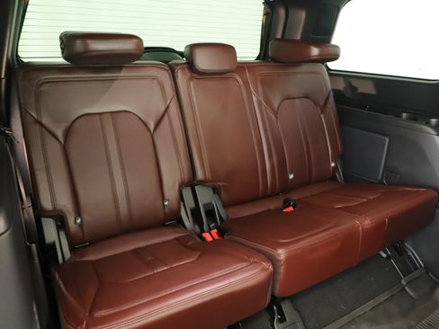 Used 2024 Ford Expedition Limited RWD image 19