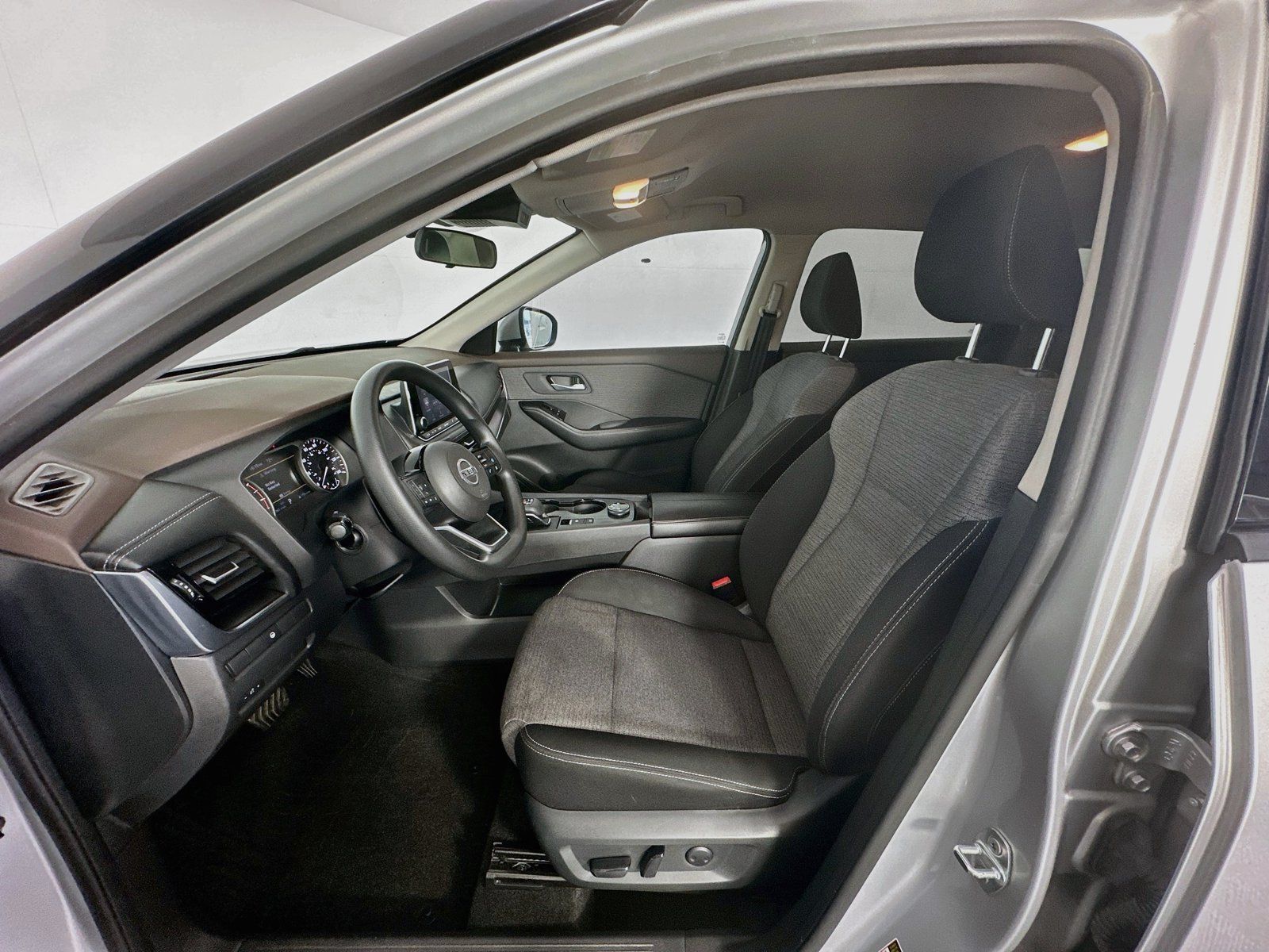 Used 2021 Nissan Rogue SV AWD/4WD image 19