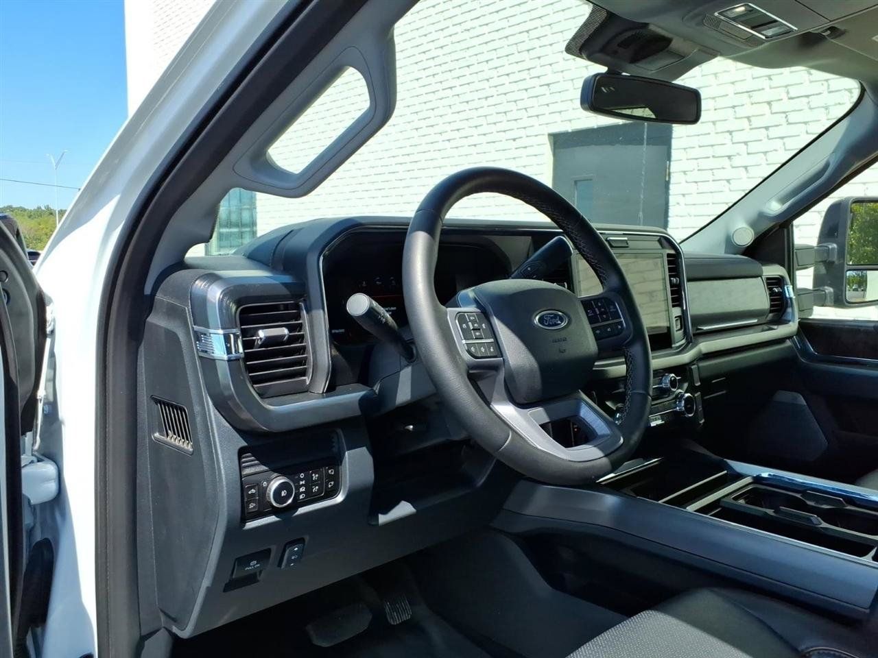 Used 2025 Ford F250 Lariat AWD/4WD image 5